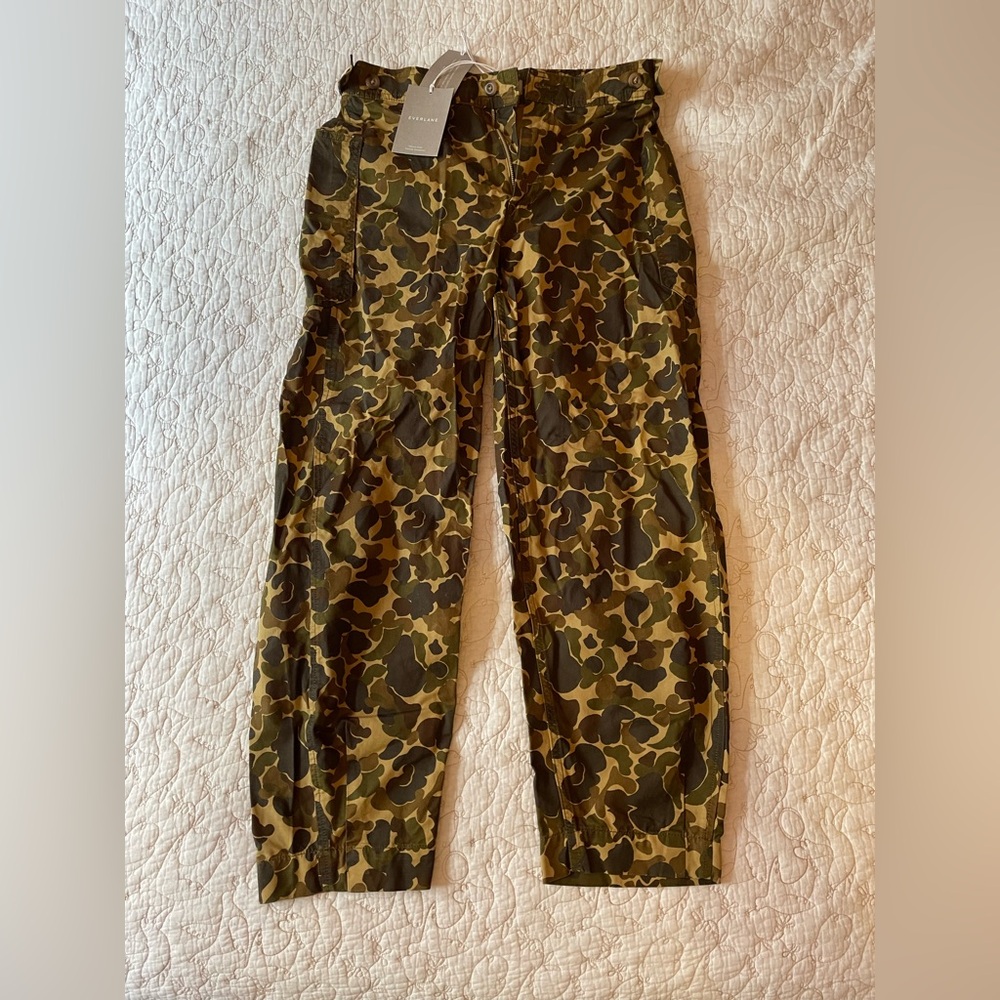 BNWT Everlane fatigue barrel pants in fennel/camo